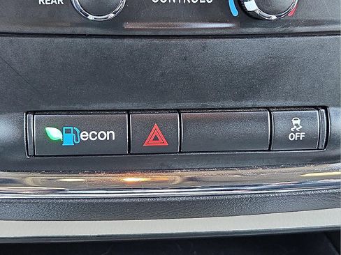 Used 2018 Dodge Grand Caravan SXT w/ Rear Park Assist Package image 19