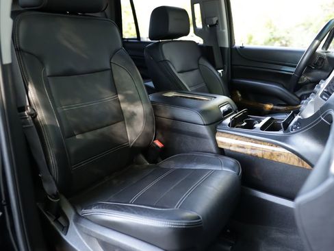 Used 2015 GMC Yukon Denali w/ Premium Package AWD/4WD image 42