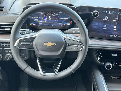 New 2025 Chevrolet Suburban Premier image 14