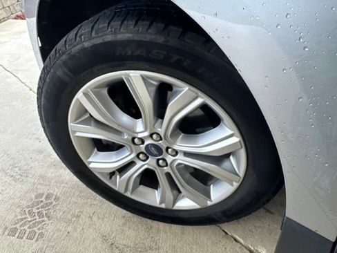 Used 2020 Ford Edge Titanium AWD/4WD image 35