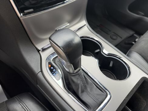 Used 2019 Jeep Grand Cherokee Altitude AWD/4WD image 23