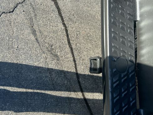 Used 2018 Nissan Titan SV w/ SV Convenience Package image 7