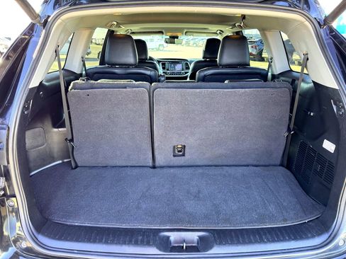 Used 2017 Toyota Highlander SE image 8