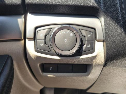 Used 2018 Ford Explorer XLT w/ Equipment Group 201A FWD image 20