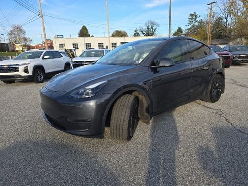 Used 2024 Tesla Model Y Long Range image 6