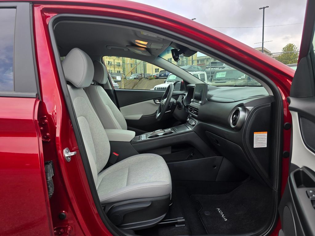 Used 2023 Hyundai Kona SE FWD image 11