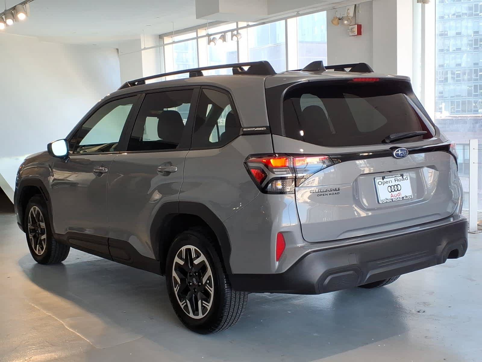Used 2025 Subaru Forester Premium AWD/4WD image 6