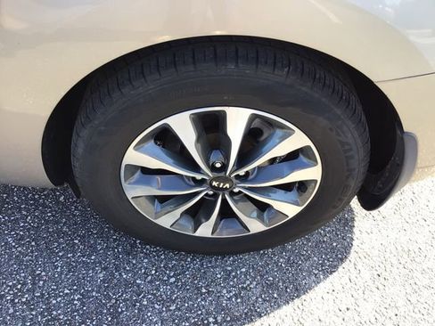 Used 2015 Kia Sedona SX FWD image 16