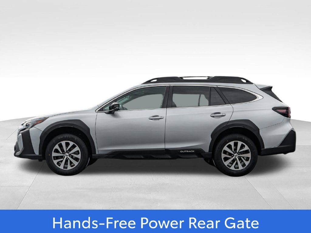 Used 2023 Subaru Outback Premium AWD/4WD image 4