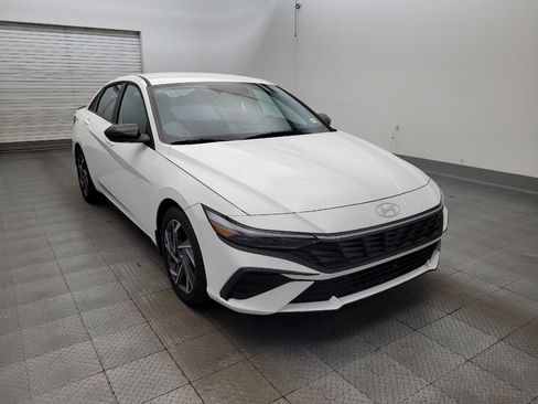 Used 2025 Hyundai Elantra Sport FWD image 13