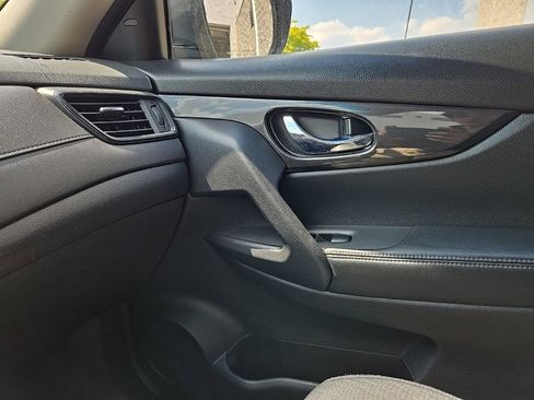 Used 2017 Nissan Rogue SV AWD/4WD image 24