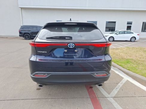 Used 2024 Toyota Venza LE image 5
