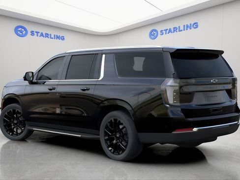 Used 2026 Chevrolet Suburban LT w/ Comfort Package AWD/4WD image 4