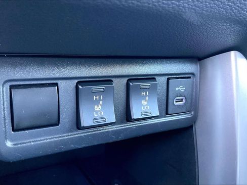 Used 2023 Toyota Corolla Cross XLE image 31