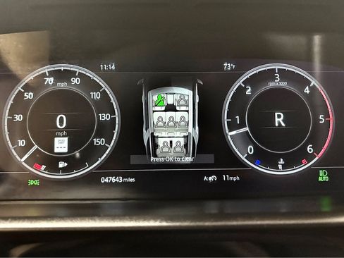 Used 2018 Land Rover Discovery HSE AWD/4WD image 16