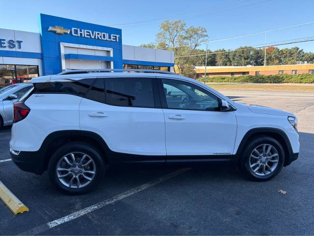 Used 2022 GMC Terrain SLT w/ Infotainment Package II AWD/4WD image 5