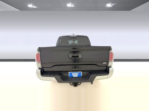 Used 2022 Toyota Tacoma TRD Off-Road AWD/4WD image 10