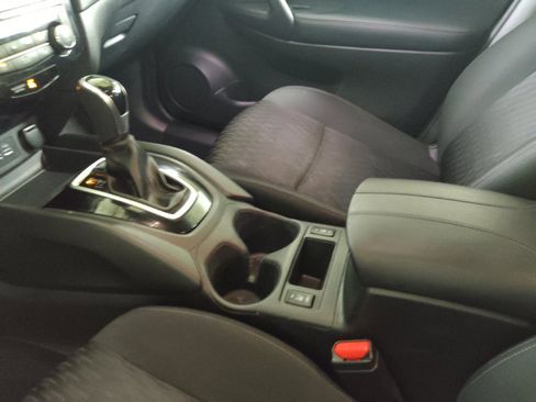 Used 2019 Nissan Rogue SV FWD image 26