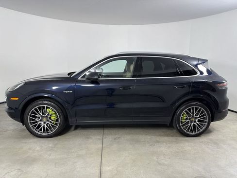 Certified 2021 Porsche Cayenne E-Hybrid AWD/4WD image 2