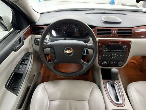 Used 2009 Chevrolet Impala LT image 11