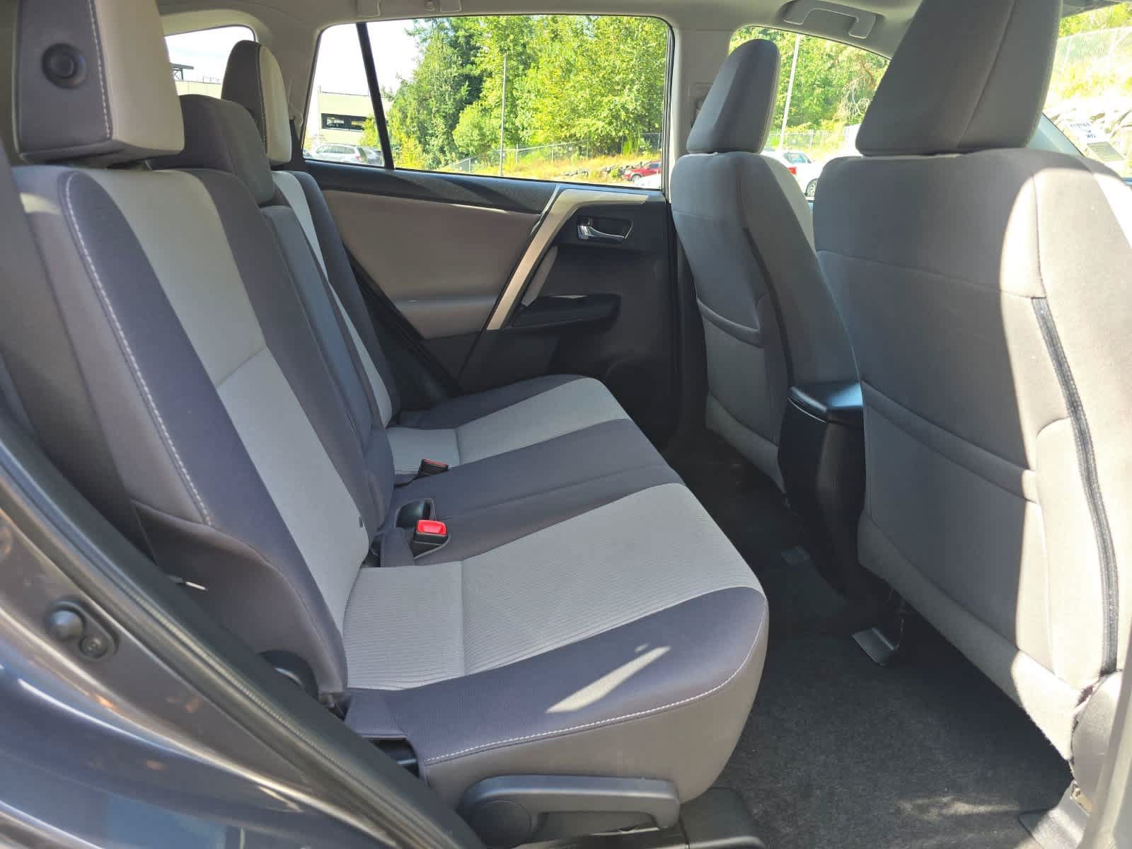 Used 2015 Toyota RAV4 XLE AWD/4WD image 23
