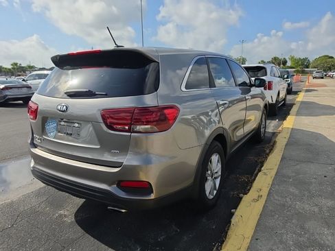 Used 2019 Kia Sorento FWD image 9