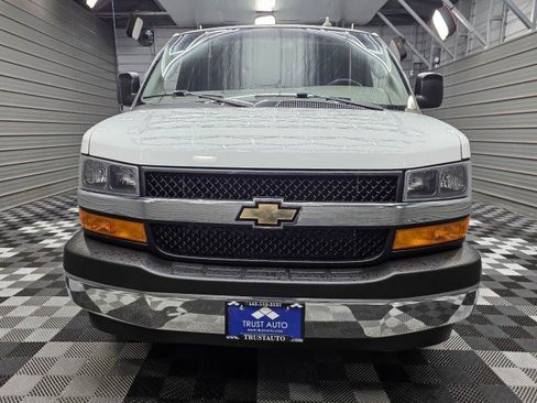 Used 2021 Chevrolet Express 2500 w/ Driver Convenience Package RWD image 4
