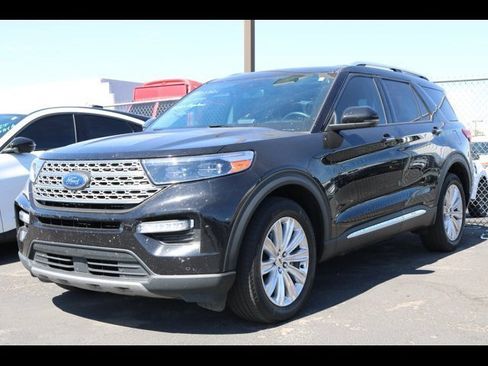 Certified 2022 Ford Explorer Limited w/ Limited Technology Package AWD/4WD image 2