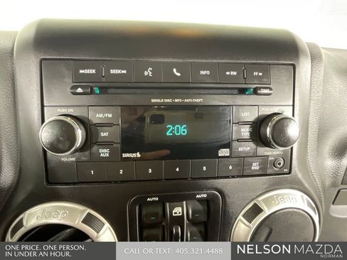 Used 2017 Jeep Wrangler Unlimited Rubicon AWD/4WD image 31