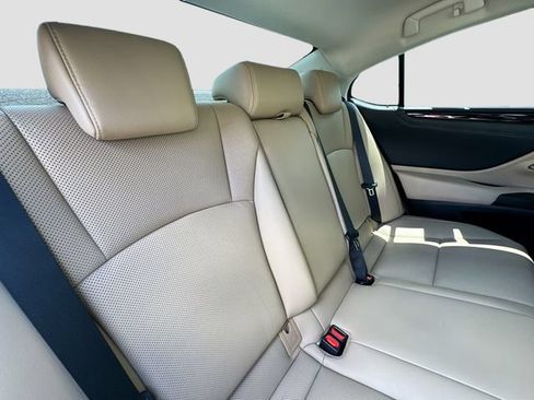 Used 2021 Lexus ES 300h w/ Premium Package FWD image 34