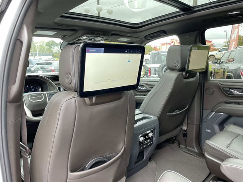 Used 2024 GMC Yukon XL Denali w/ Denali Reserve Package image 15