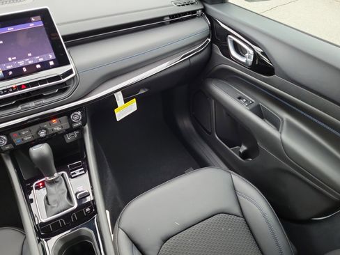 New 2026 Jeep Compass Latitude image 13