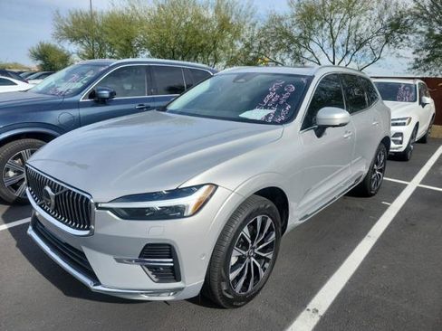 Used 2023 Volvo XC60 B5 Plus w/ Climate Package image 3