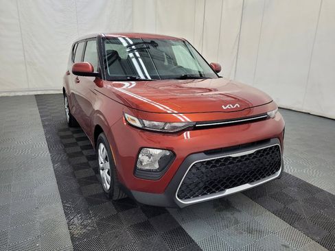Used 2022 Kia Soul LX image 14