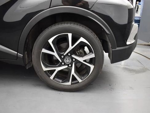 Used 2022 Toyota C-HR XLE image 35