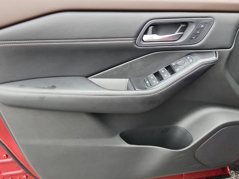 Used 2023 Nissan Rogue SL w/ SL Premium Package image 9