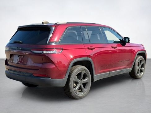 Used 2023 Jeep Grand Cherokee Altitude AWD/4WD image 3