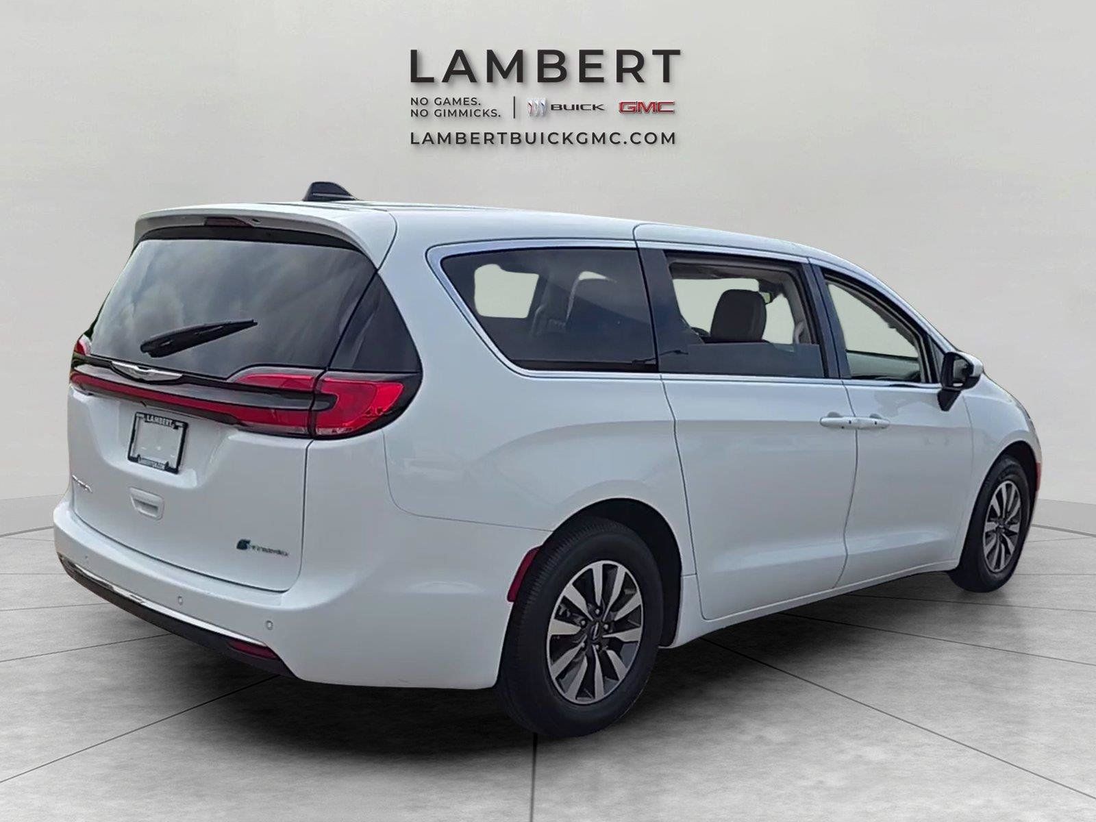Used 2023 Chrysler Pacifica Touring-L FWD image 5