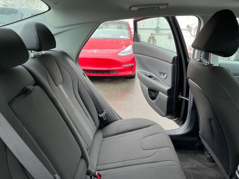 Used 2025 Hyundai Elantra SEL image 38