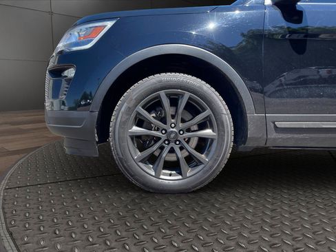 Used 2018 Ford Explorer XLT w/ XLT Appearance Package AWD/4WD image 23