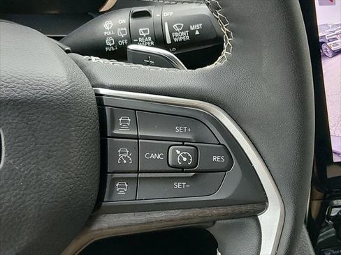 Certified 2025 Jeep Grand Cherokee L Limited w/ Black Appearance Package RWD image 17