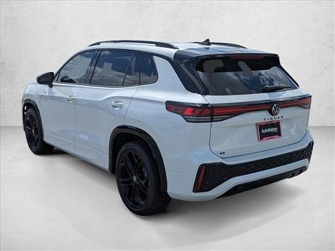 New 2026 Volkswagen Tiguan SE R-Line FWD image 7