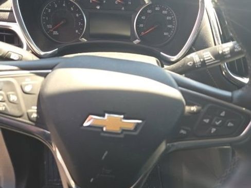 Used 2023 Chevrolet Equinox Premier AWD/4WD image 9