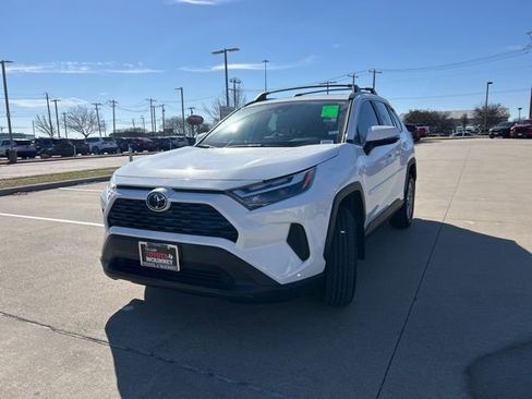 Used 2025 Toyota RAV4 XLE image 7
