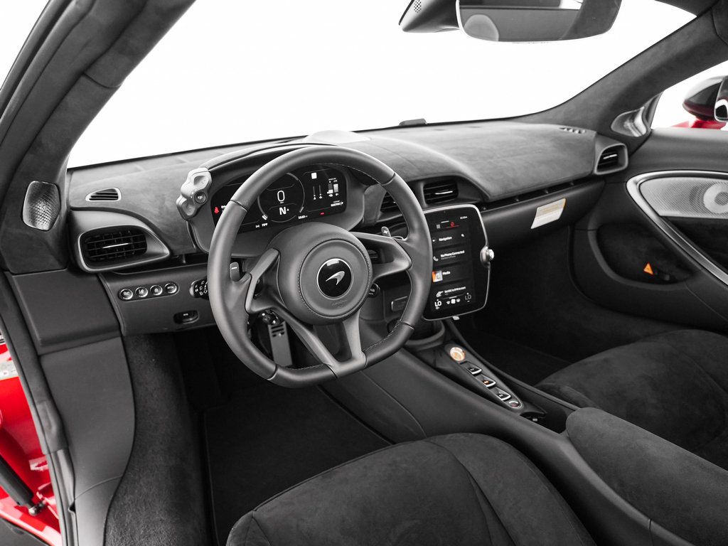 Used 2025 McLaren Artura Spider RWD image 6