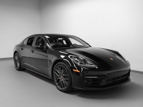 Certified 2023 Porsche Panamera 4 Platinum Edition AWD/4WD image 10