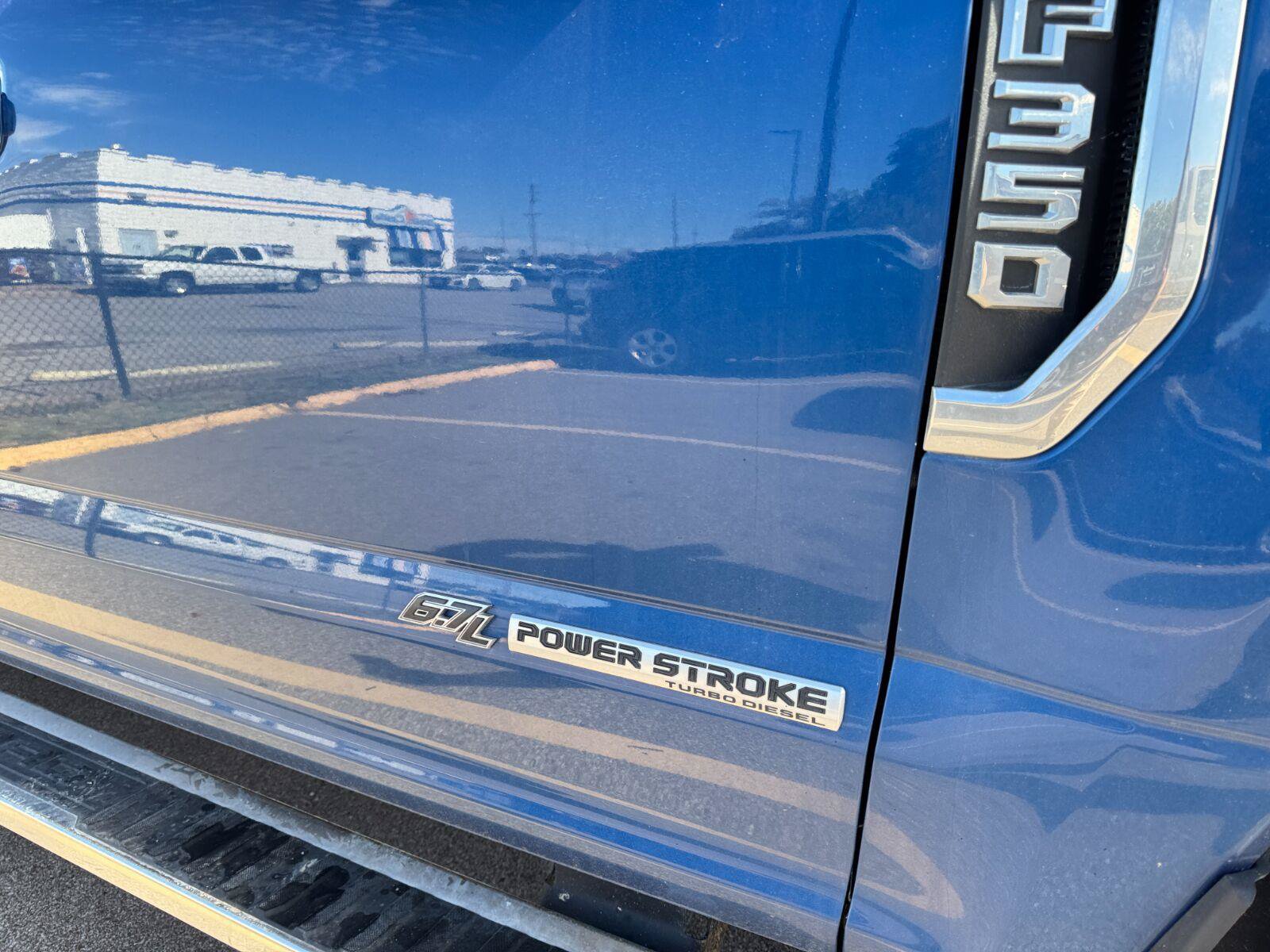 Used 2022 Ford F350 Lariat w/ Lariat Ultimate Package AWD/4WD image 6