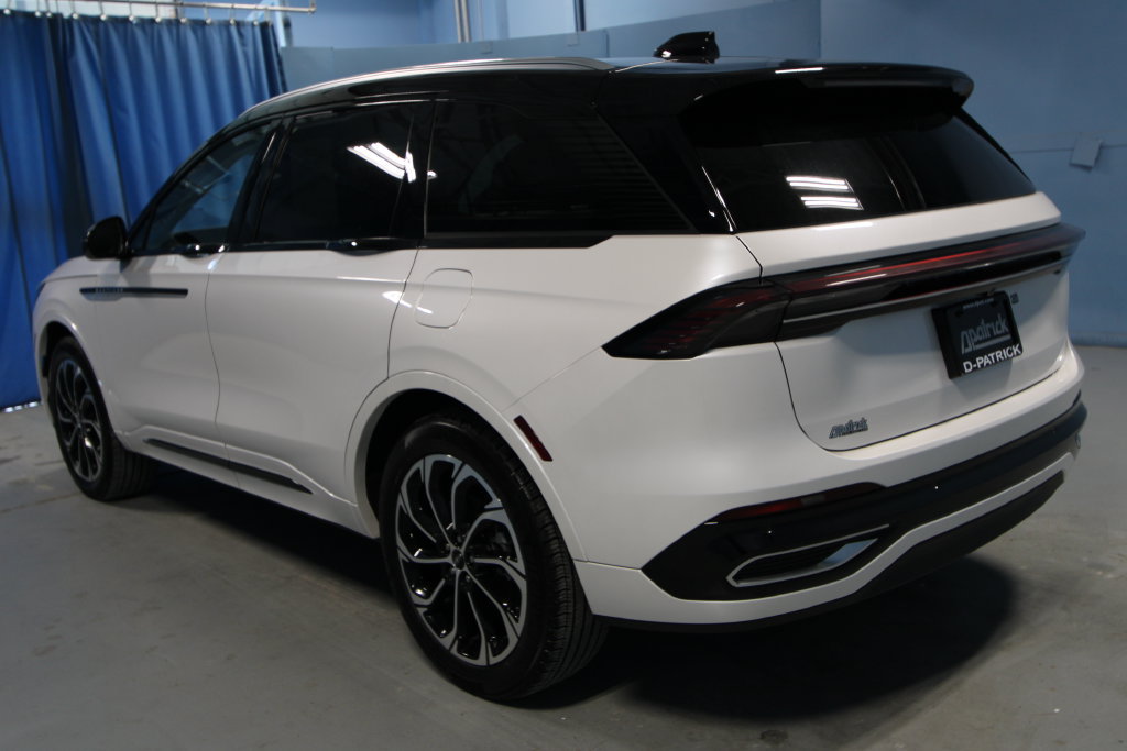Used 2025 Lincoln Nautilus Reserve AWD/4WD image 38