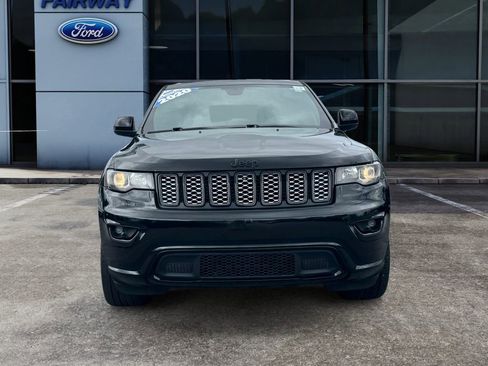 Used 2020 Jeep Grand Cherokee Altitude image 2