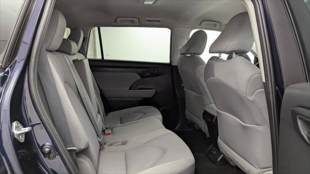 Used 2023 Toyota Highlander LE FWD image 19